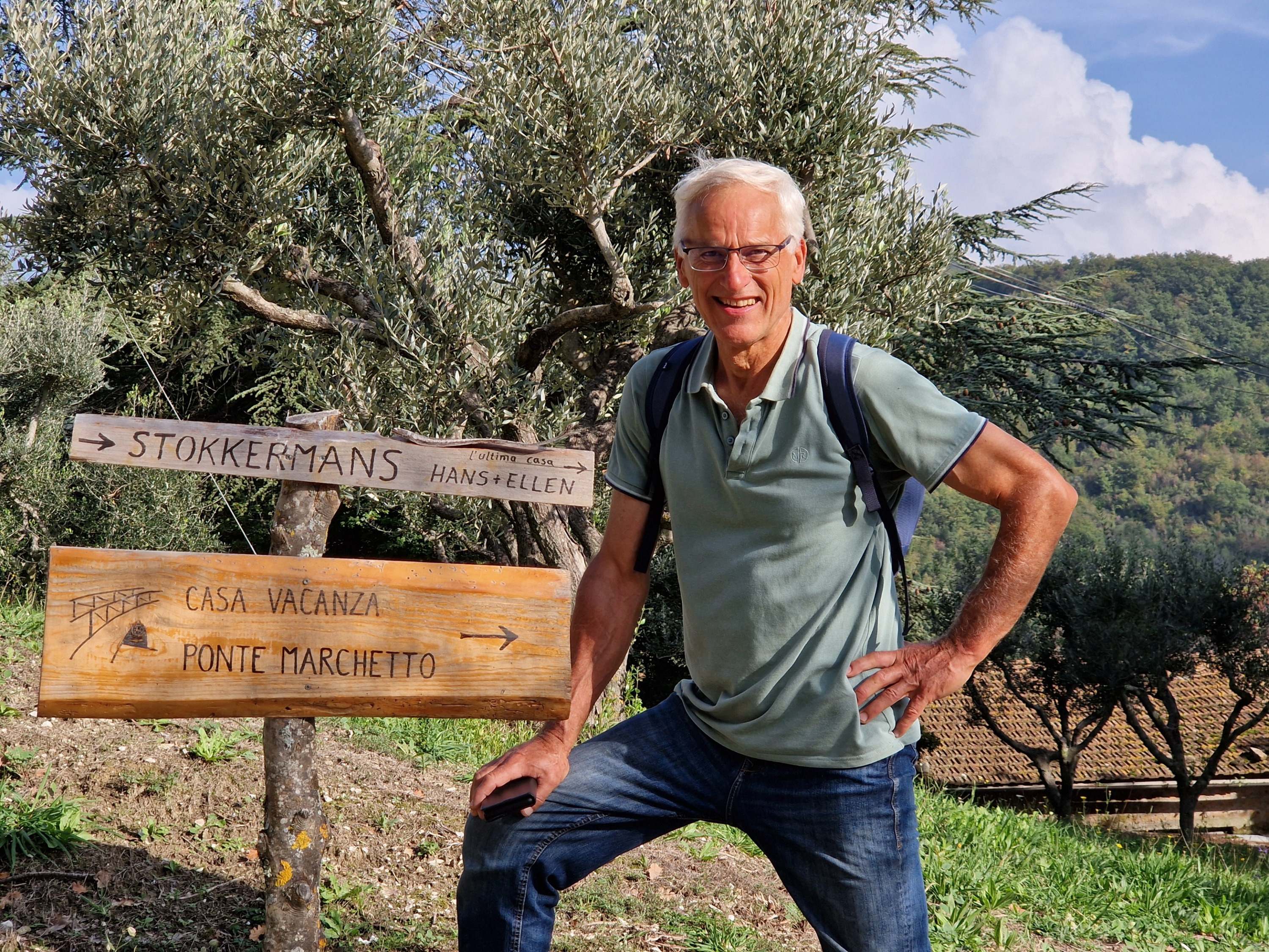 Hans in front of Casa Vacanza sign